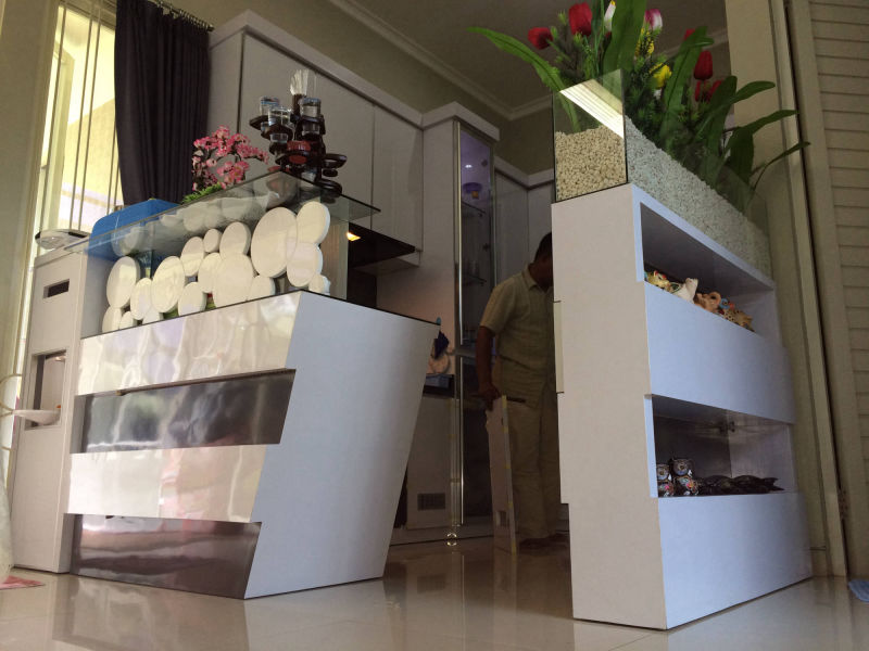 Mini Bar dan Rak Hias